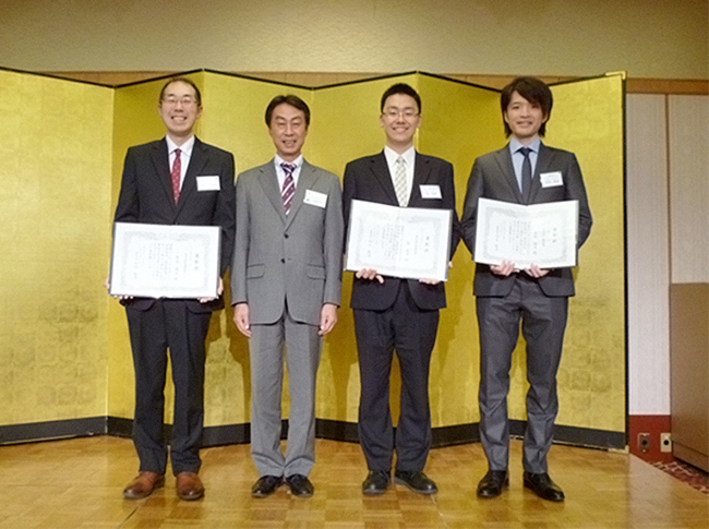 写真左から、熊谷准教授、PA事務局梅田部長、南講師、木村氏